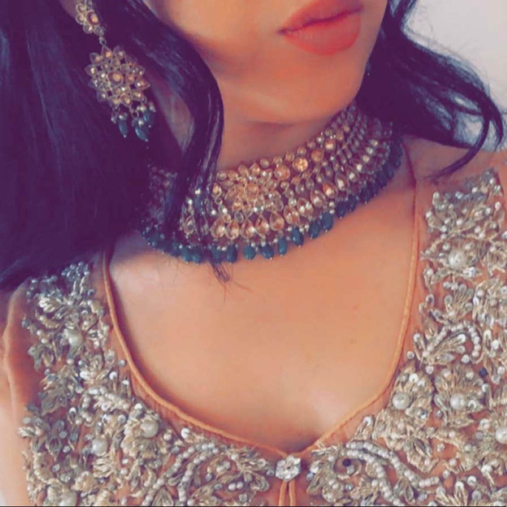 Green Earrings, Necklace & Matching Tika!